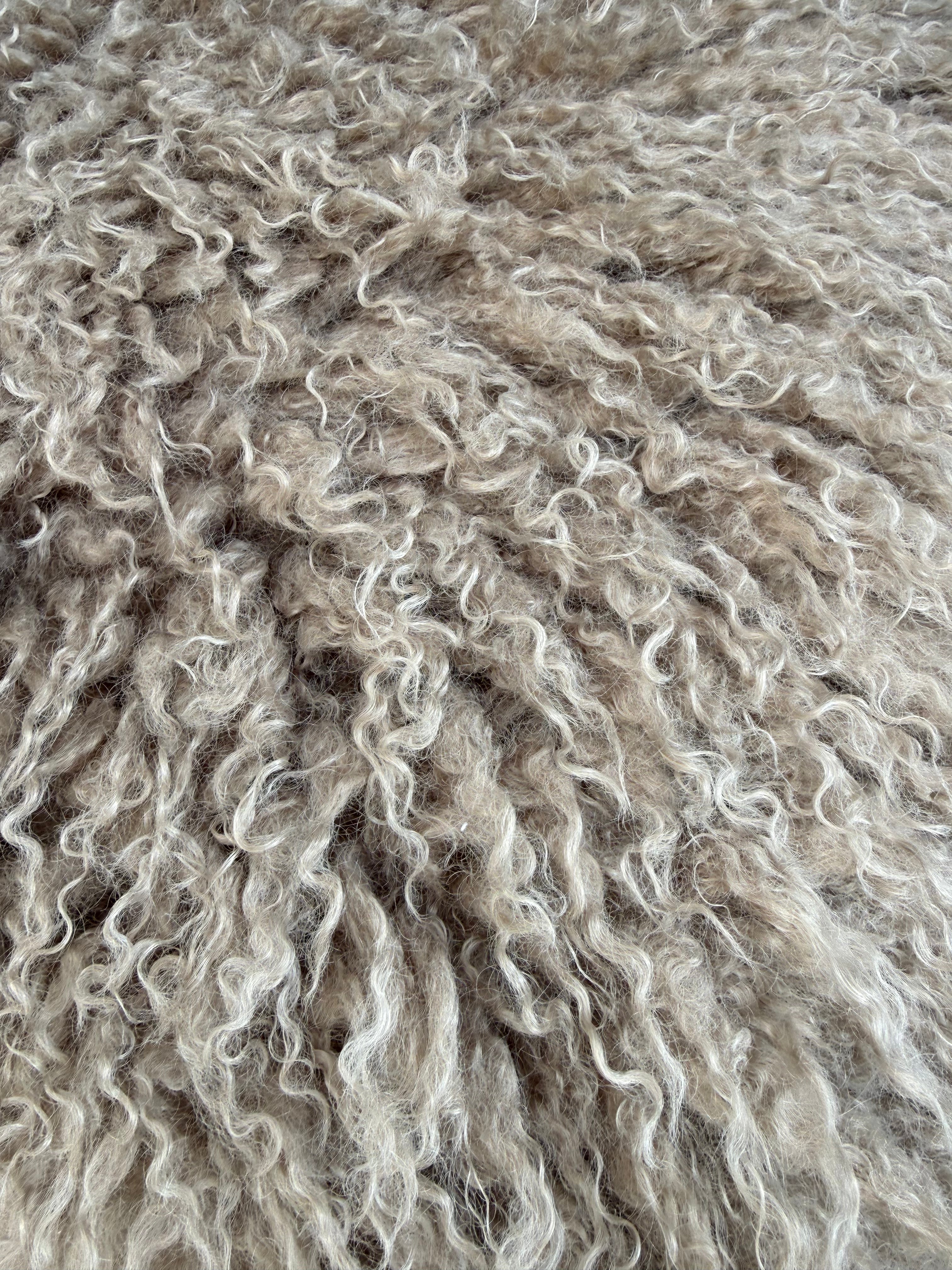 fondaco-curly-kissenbezug-48x48-sand-lammfelloptik image 7