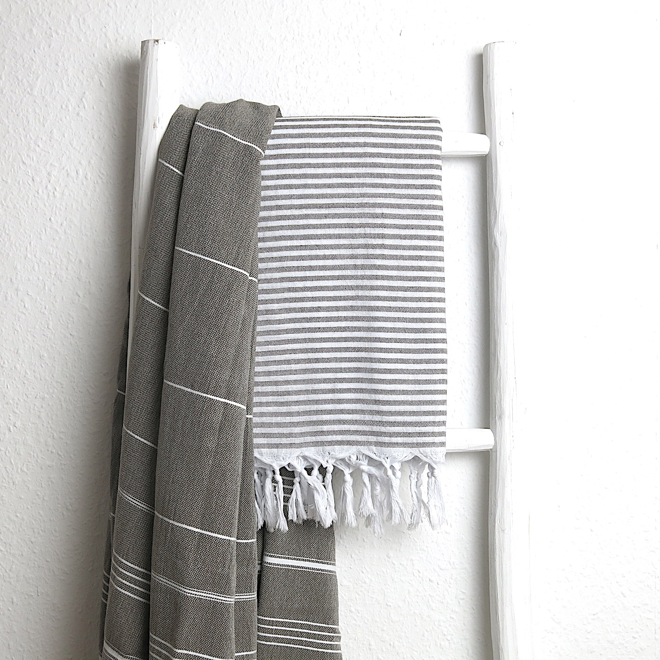 ein-st-ck-vom-gl-ck-strandtuch-hamamtuch-baumwolle-100x180-grau image 4