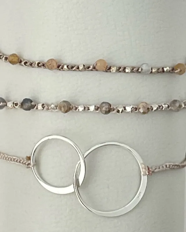 ein-st-ck-vom-gl-ck-cirla-armband-zwei-ringe-silber-verstellbar image 1