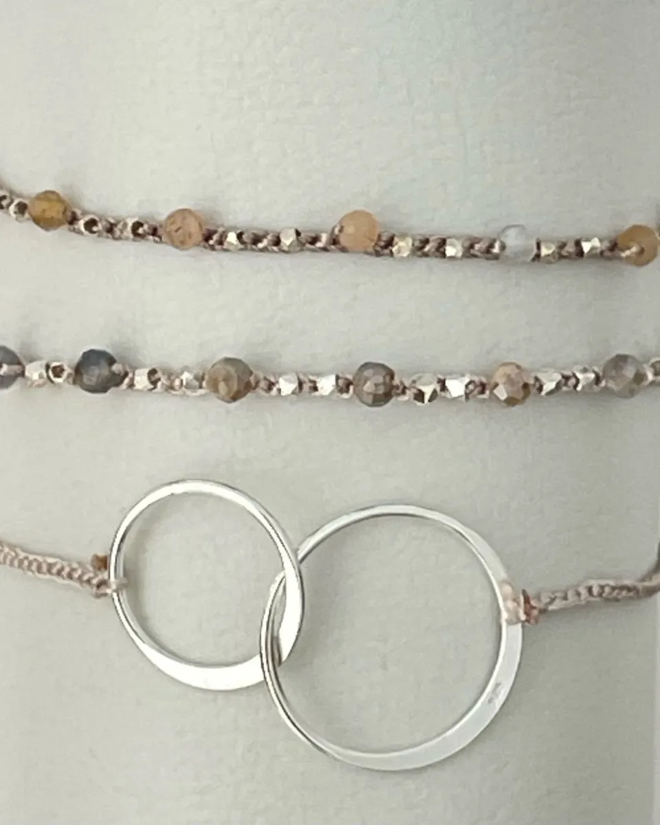ein-st-ck-vom-gl-ck-cirla-armband-zwei-ringe-silber-verstellbar image 1