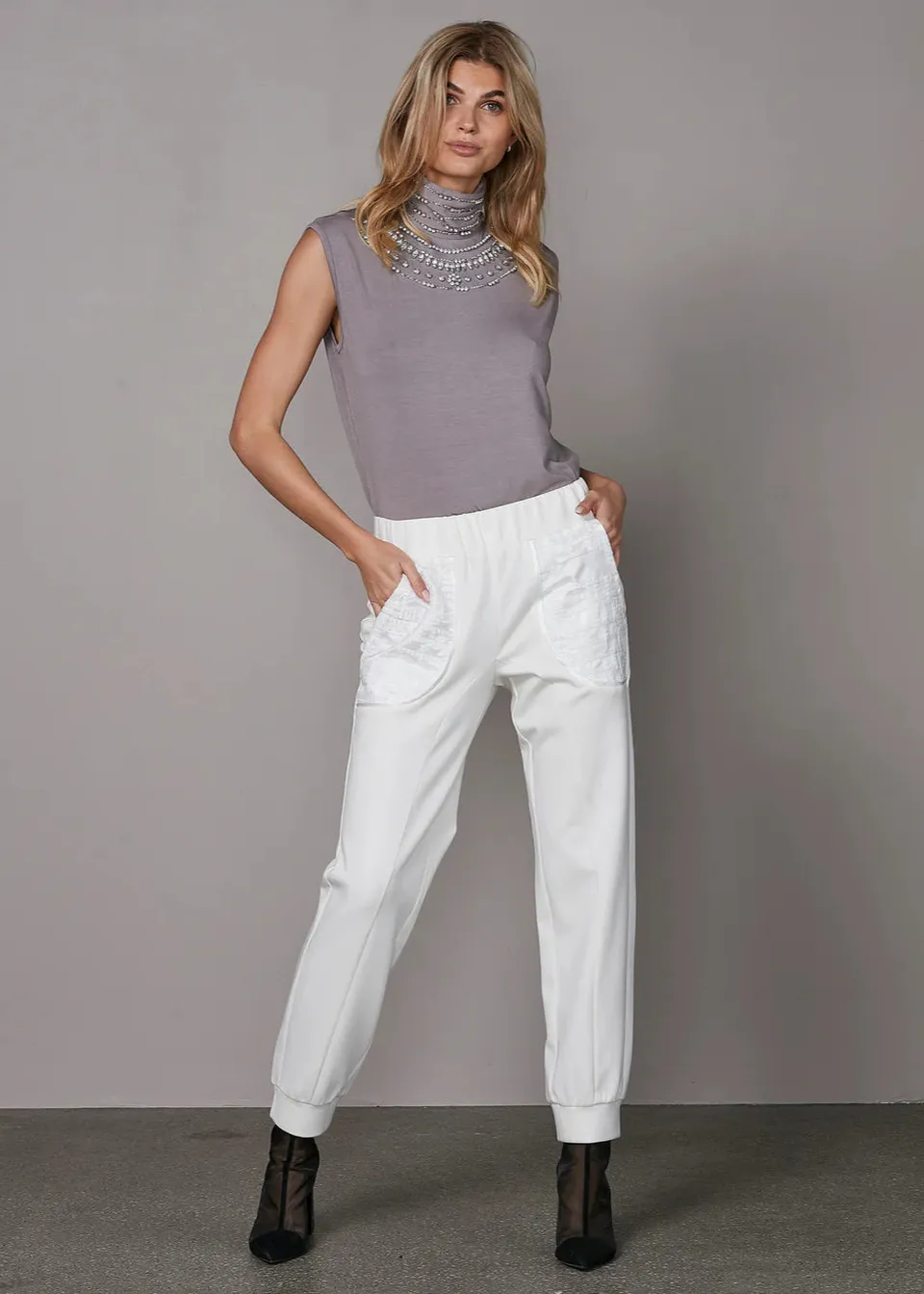 n-denmark-yarin-jogger-offwhite-hose-elastischer-bund image 1