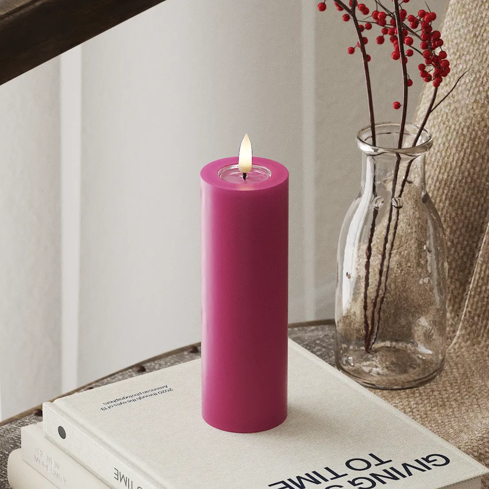 deluxe-homeart-blockkerzen-led-stumpenkerze-5x15-cm-magenta-real-flame image 1