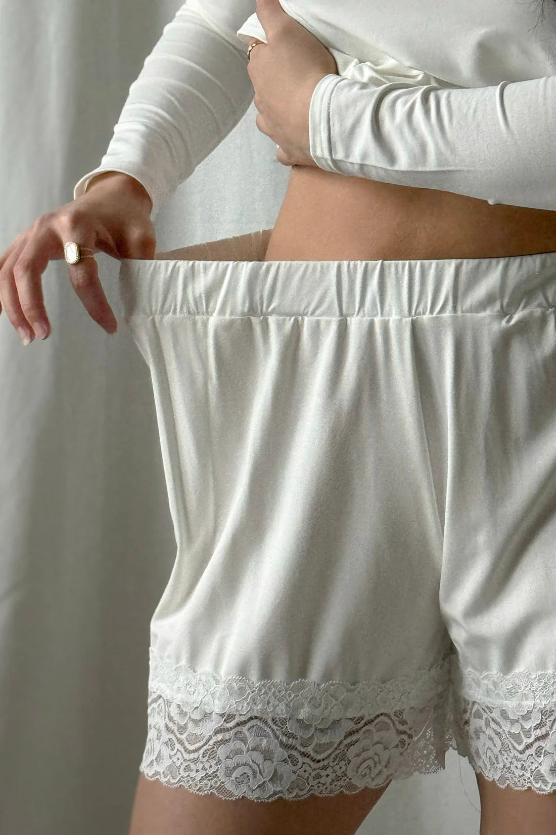 bypias-lace-bambus-shorts-damen-wei-spitze image 4