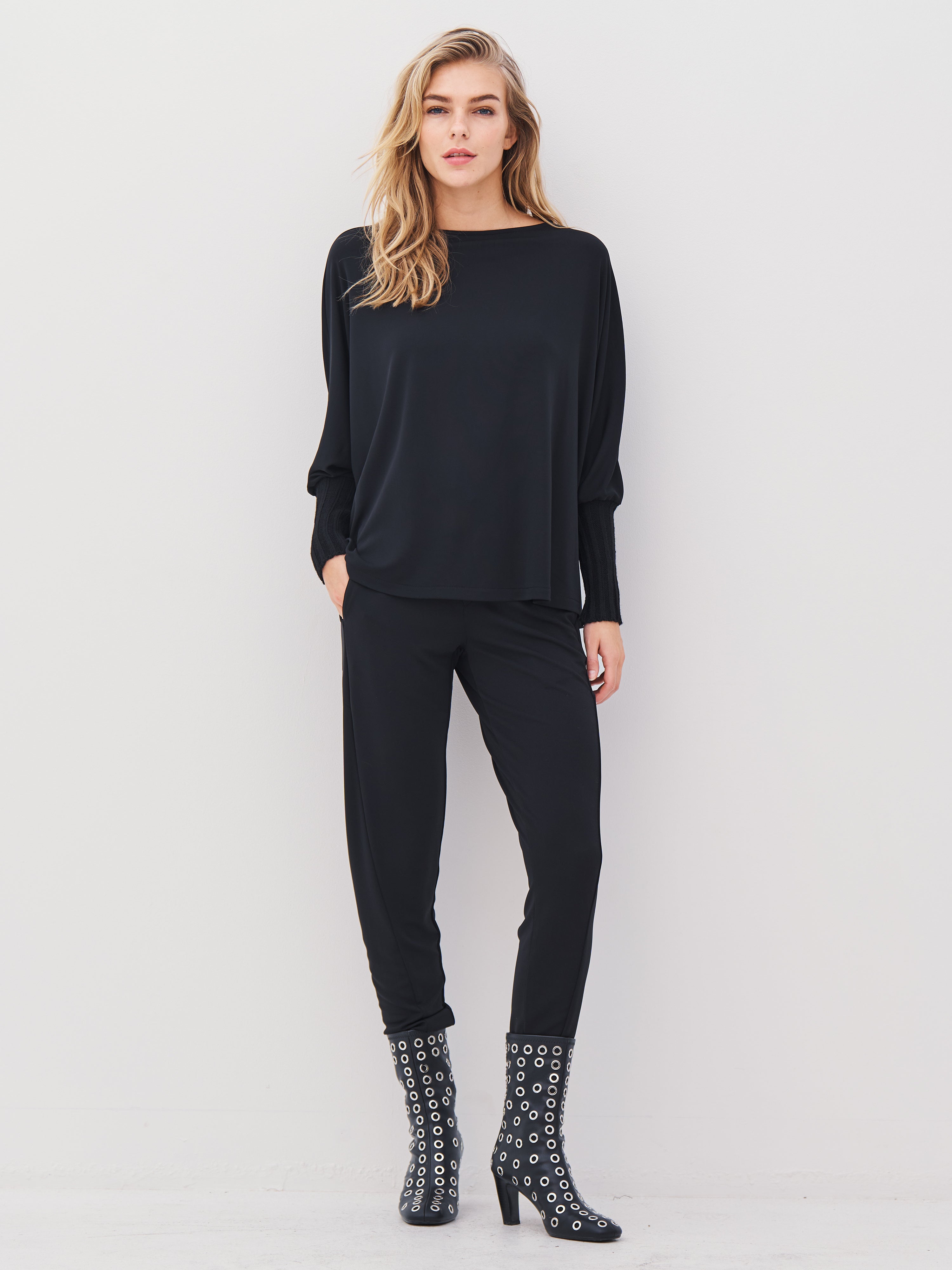 n-denmark-anita-schmale-hose-schwarz-mit-sating-rtel image 1