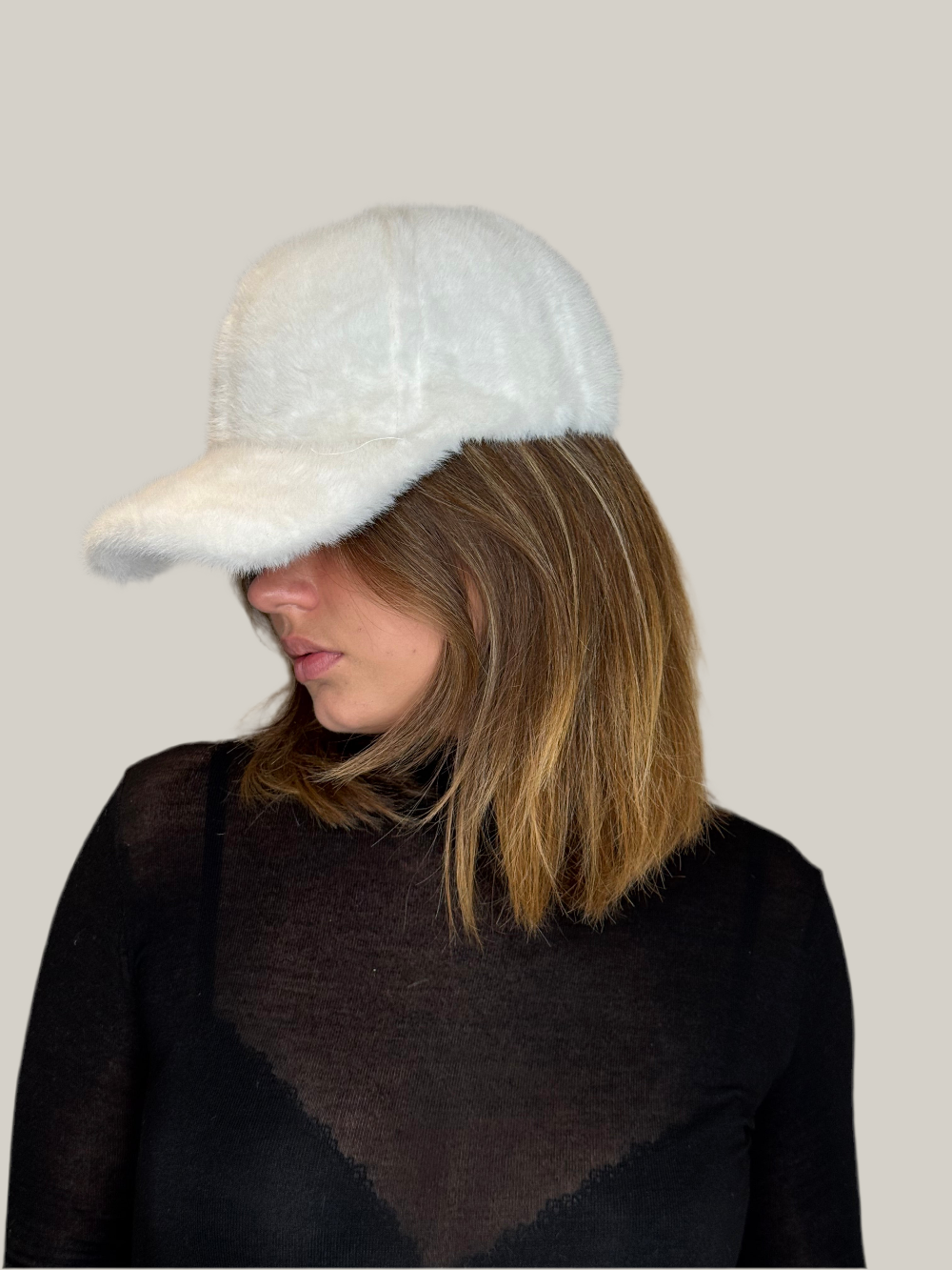 ein-st-ck-vom-gl-ck-kunstfell-baseball-cap-damen-off-white image 3
