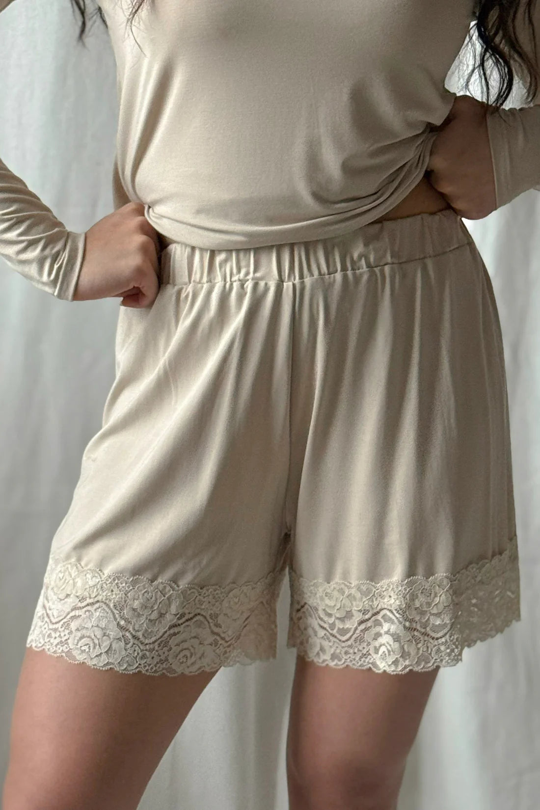 bypias-lace-shorts-beige-bambus-jersey-spitze-damen image 1