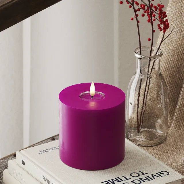 deluxe-homeart-blockkerzen-led-kerze-10x10-cm-violett-real-flame image 1