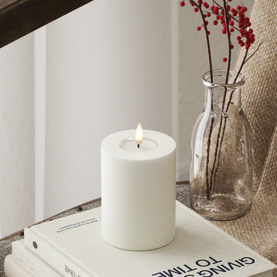 deluxe-homeart-blockkerzen-led-stumpenkerze-wei-7-5x10cm-real-flame image 1