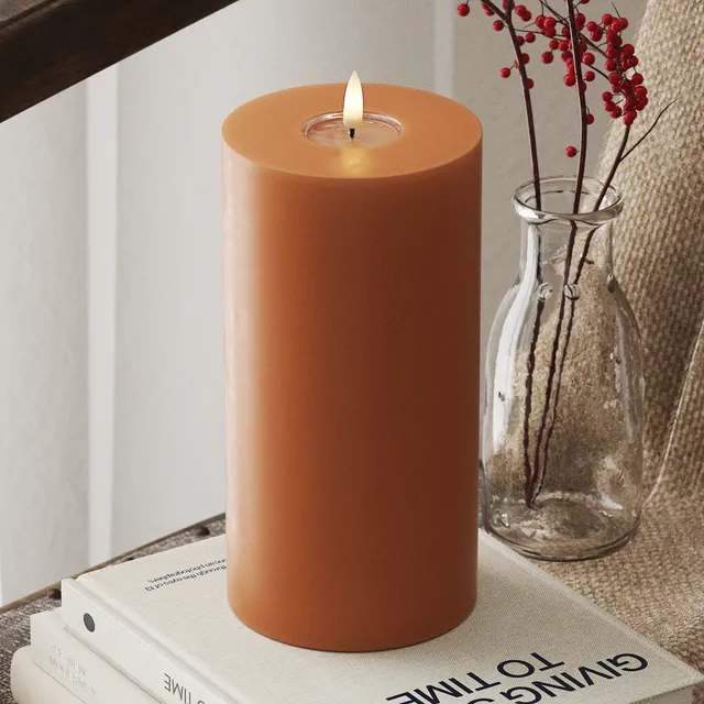 deluxe-homeart-blockkerzen-led-stumpenkerze-10x20cm-orange-real-flame image 1