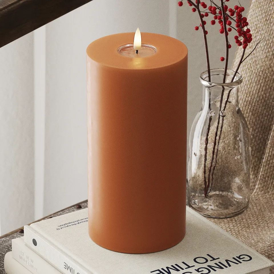 deluxe-homeart-blockkerzen-led-stumpenkerze-10x20cm-orange-real-flame image 1