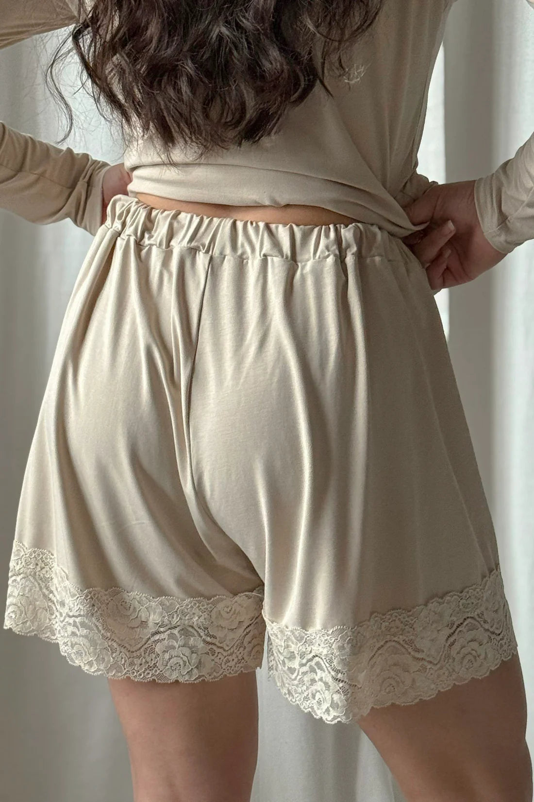 bypias-lace-shorts-beige-bambus-jersey-spitze-damen image 2