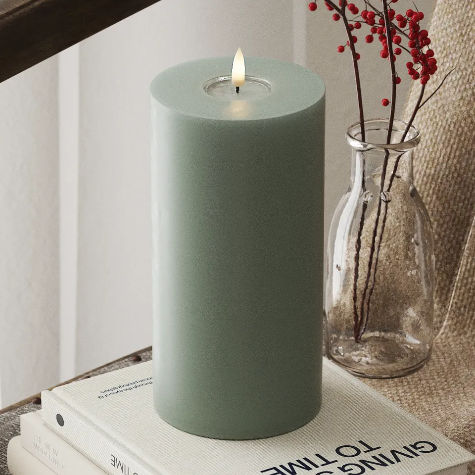 deluxe-homeart-blockkerzen-led-kerze-10x20-cm-salbeigr-n-real-flame image 1