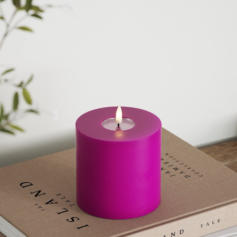 deluxe-homeart-blockkerzen-led-kerze-10x10-cm-violett-real-flame image 4