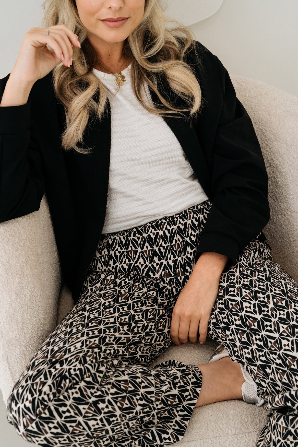 co-woman-paloma-kurzjacke-travel-schwarz-elastisch image 1