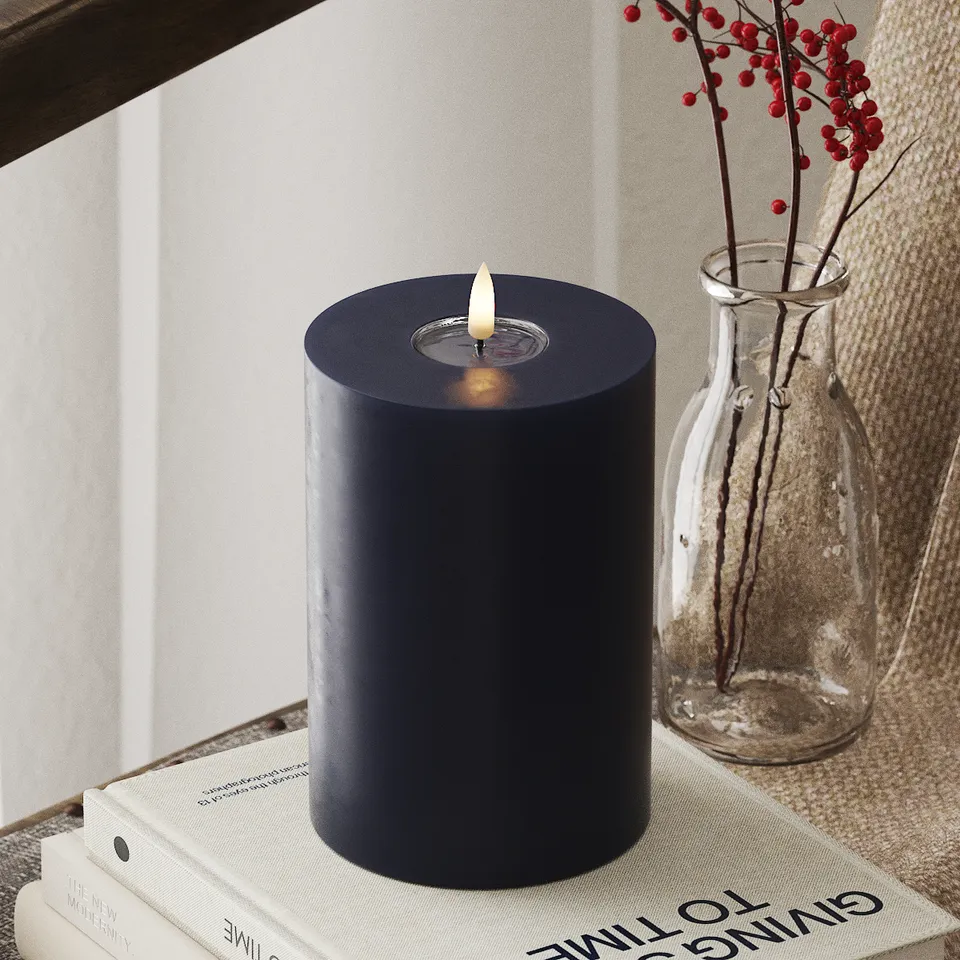 deluxe-homeart-blockkerzen-led-kerze-10x15-cm-k-nigsblau-real-flame image 1
