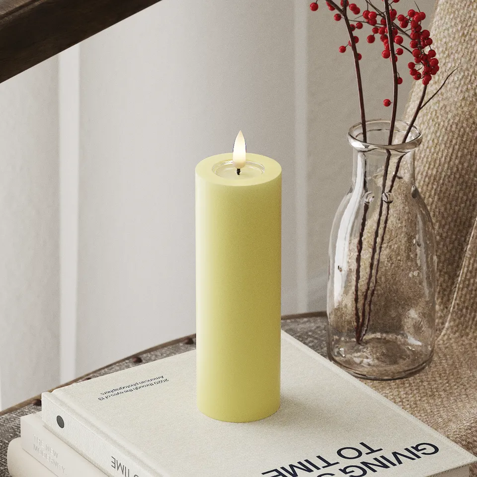 deluxe-homeart-blockkerzen-led-5x15-cm-hellgelb-real-flame image 1