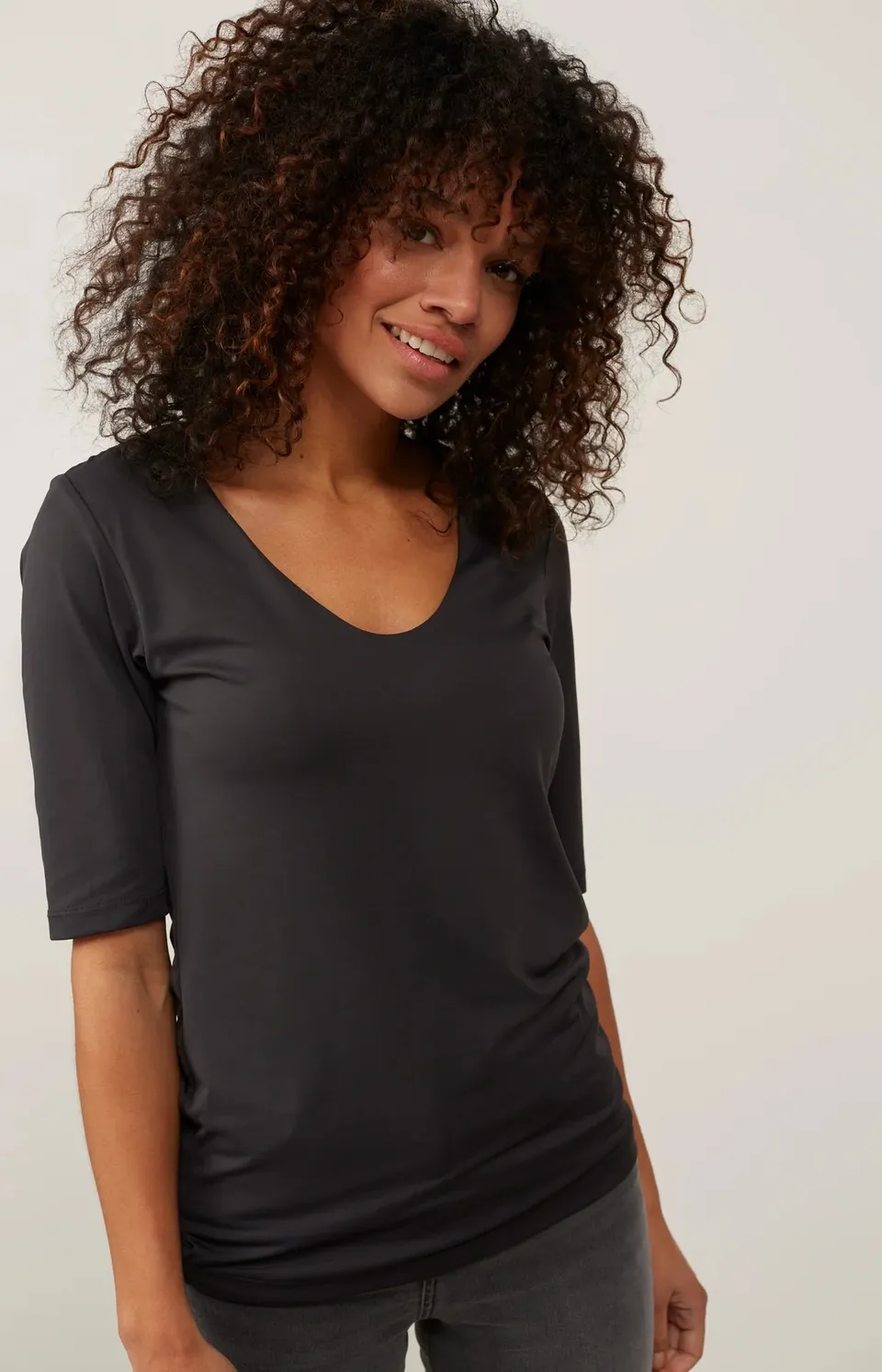 yaya-basic-t-shirt-damen-schwarz-v-ausschnitt-gr-e-m image 1