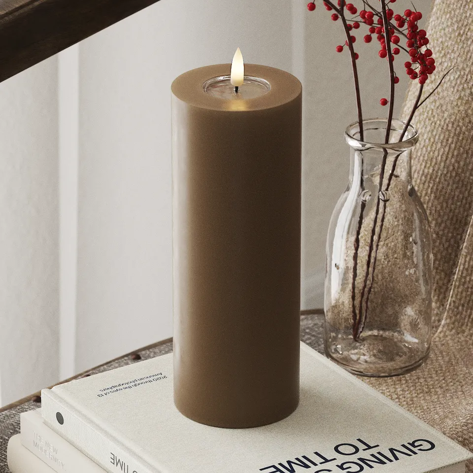 deluxe-homeart-blockkerzen-7-5x20-cm-led-kerze-karamell-real-flame image 1