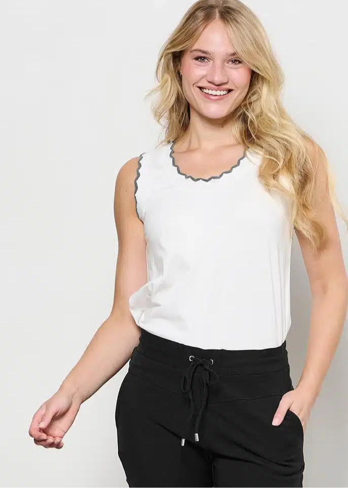 co-woman-penny-hose-travel-schwarz-jogger-pattentaschen image 4