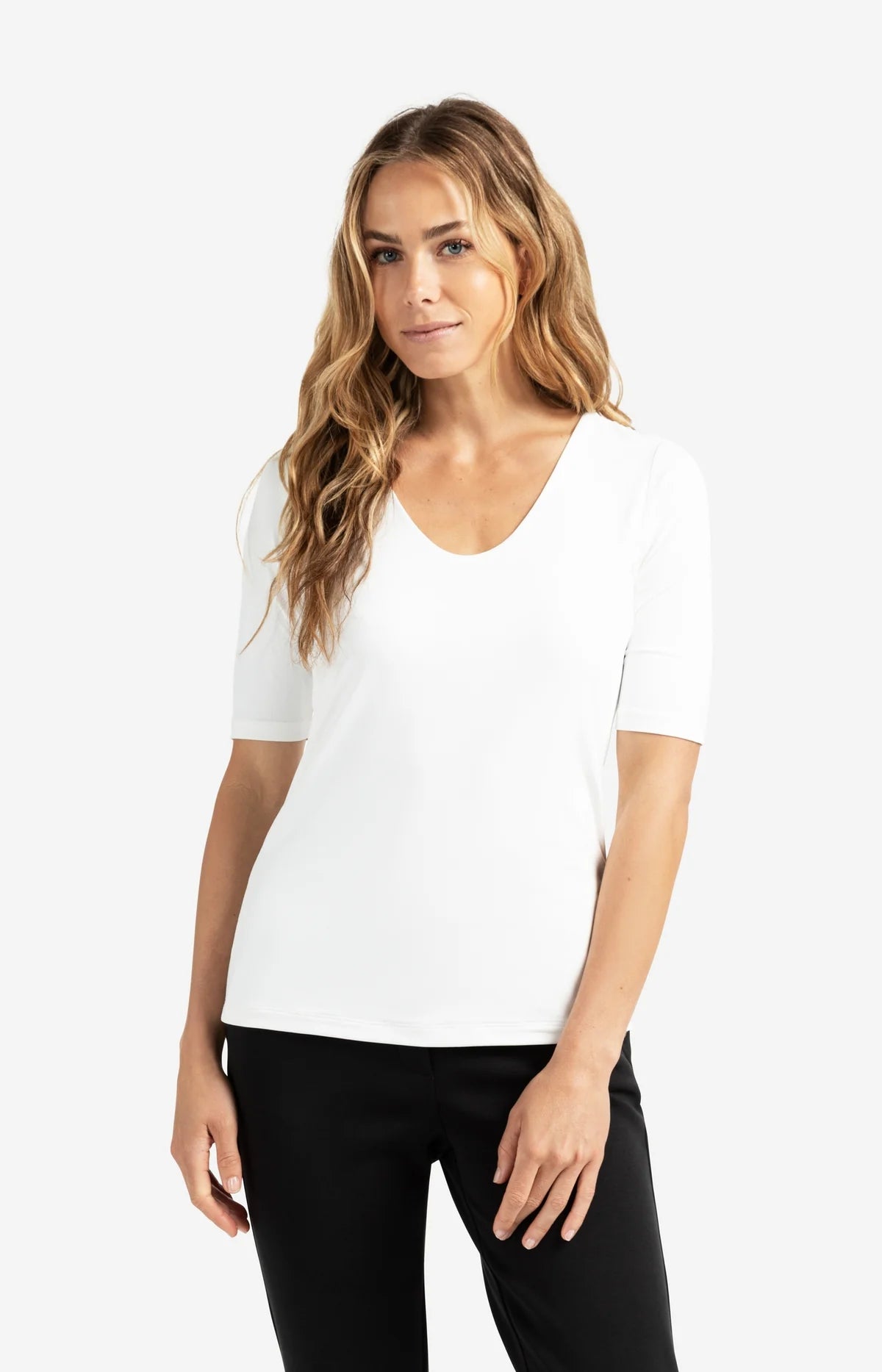 yaya-basic-t-shirt-v-ausschnitt-offwhite-tailliert image 2