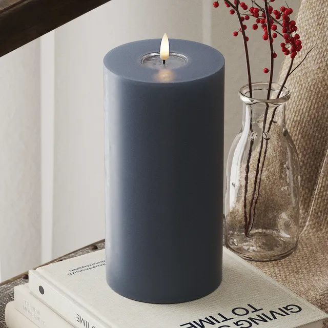 deluxe-homeart-blockkerzen-led-kerze-10x20-cm-eisblau-real-flame image 1