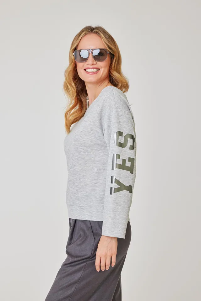 ein-st-ck-vom-gl-ck-yes-sweatshirt-grau-rmelprint-leger image 1