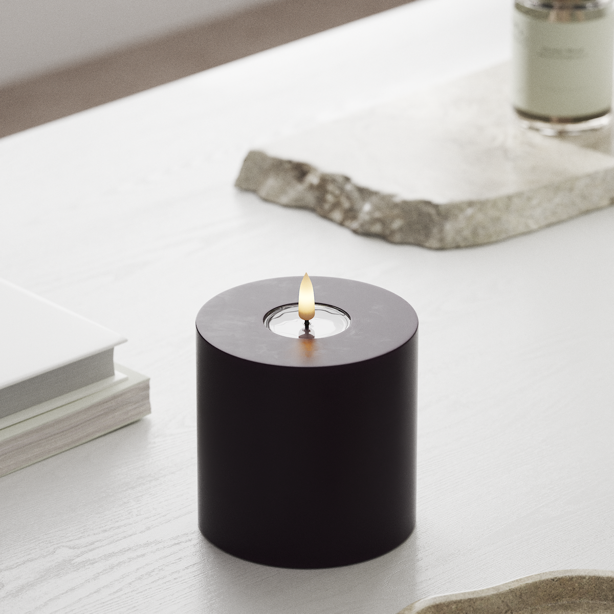 deluxe-homeart-blockkerzen-led-stumpenkerze-10x10-cm-dunkellila-real-flame image 3