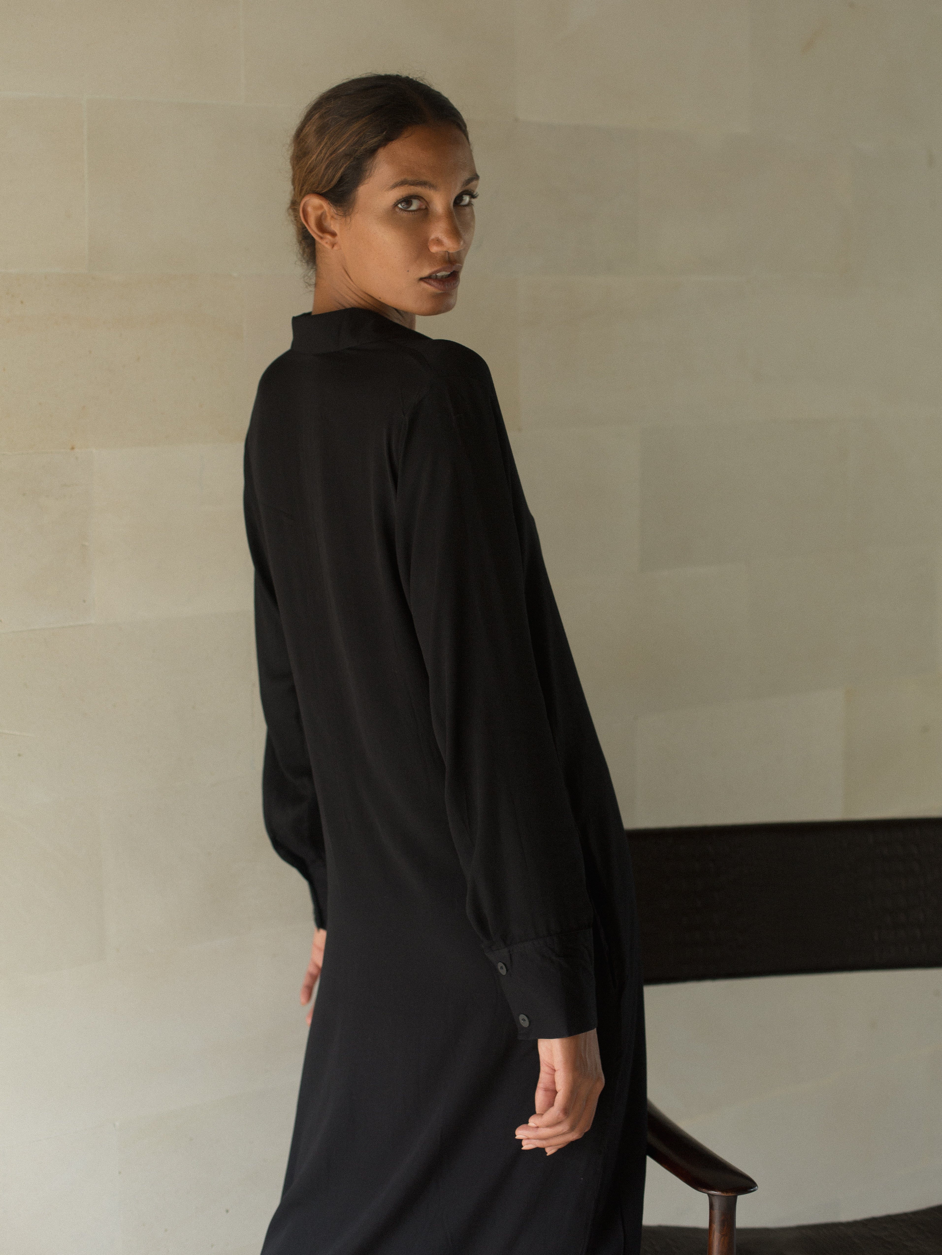luciee-ava-maxikleid-hemdblusenkleid-schwarz-bambus image 4