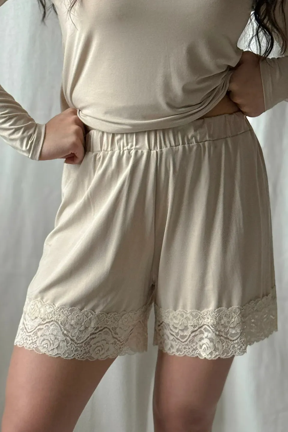 bypias-lace-shorts-beige-bambus-jersey-spitze-damen image 1