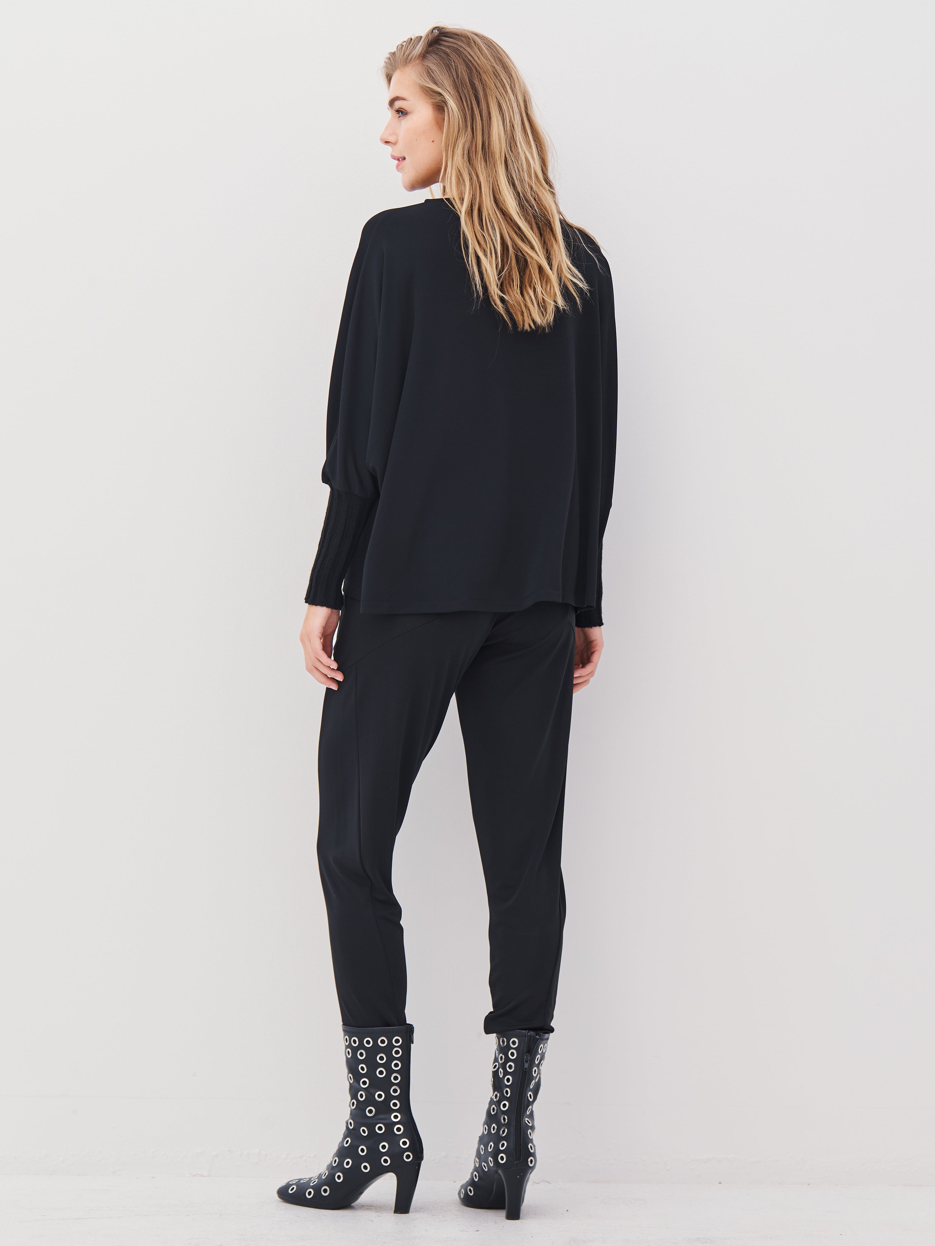 n-denmark-anita-schmale-hose-schwarz-mit-sating-rtel image 2