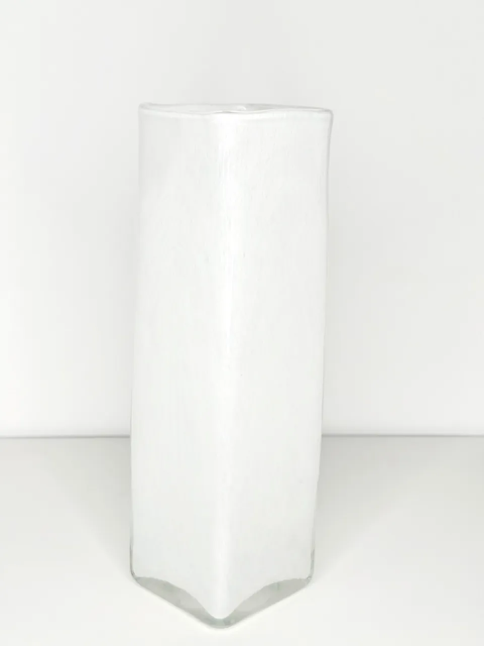 glasvase-wei-dickwandig-skulpturale-vase-35-cm image 1