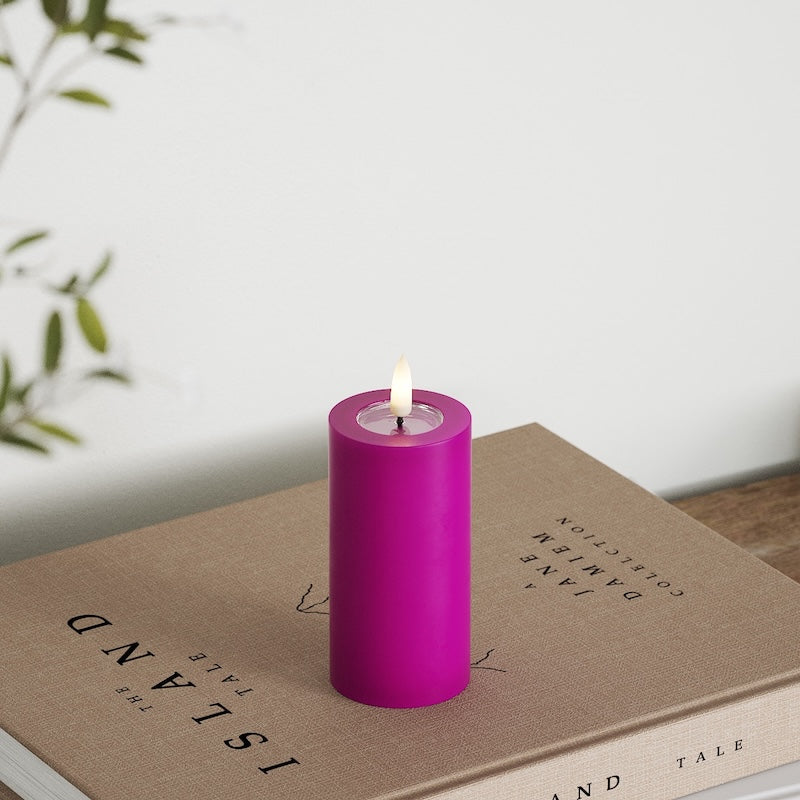 deluxe-homeart-blockkerzen-led-kerze-5x10-cm-violett-real-flame image 4