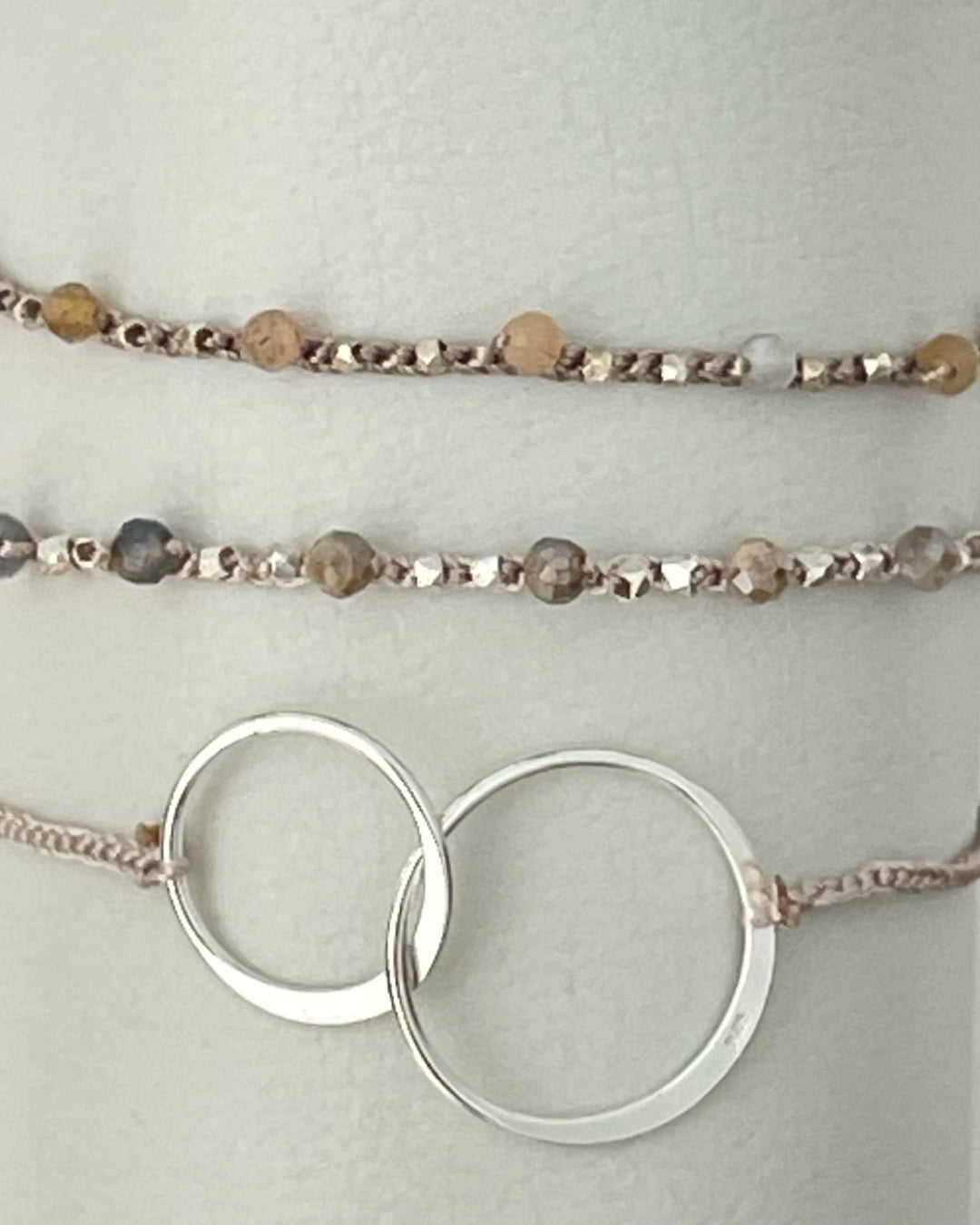 ein-st-ck-vom-gl-ck-cirla-armband-zwei-ringe-silber-verstellbar image 1