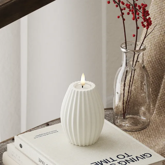 deluxe-homeart-rillenkerzen-led-kerze-7-5x10-cm-wei-real-flame image 1