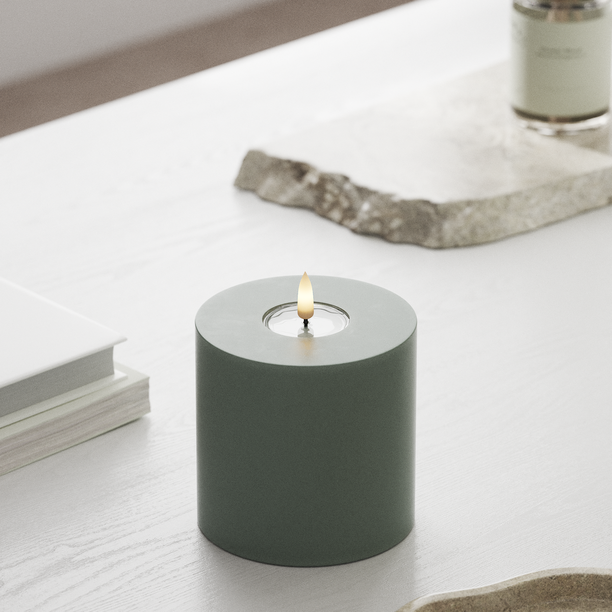 deluxe-homeart-blockkerzen-led-kerze-10x10-cm-salbeigr-n-real-flame image 3