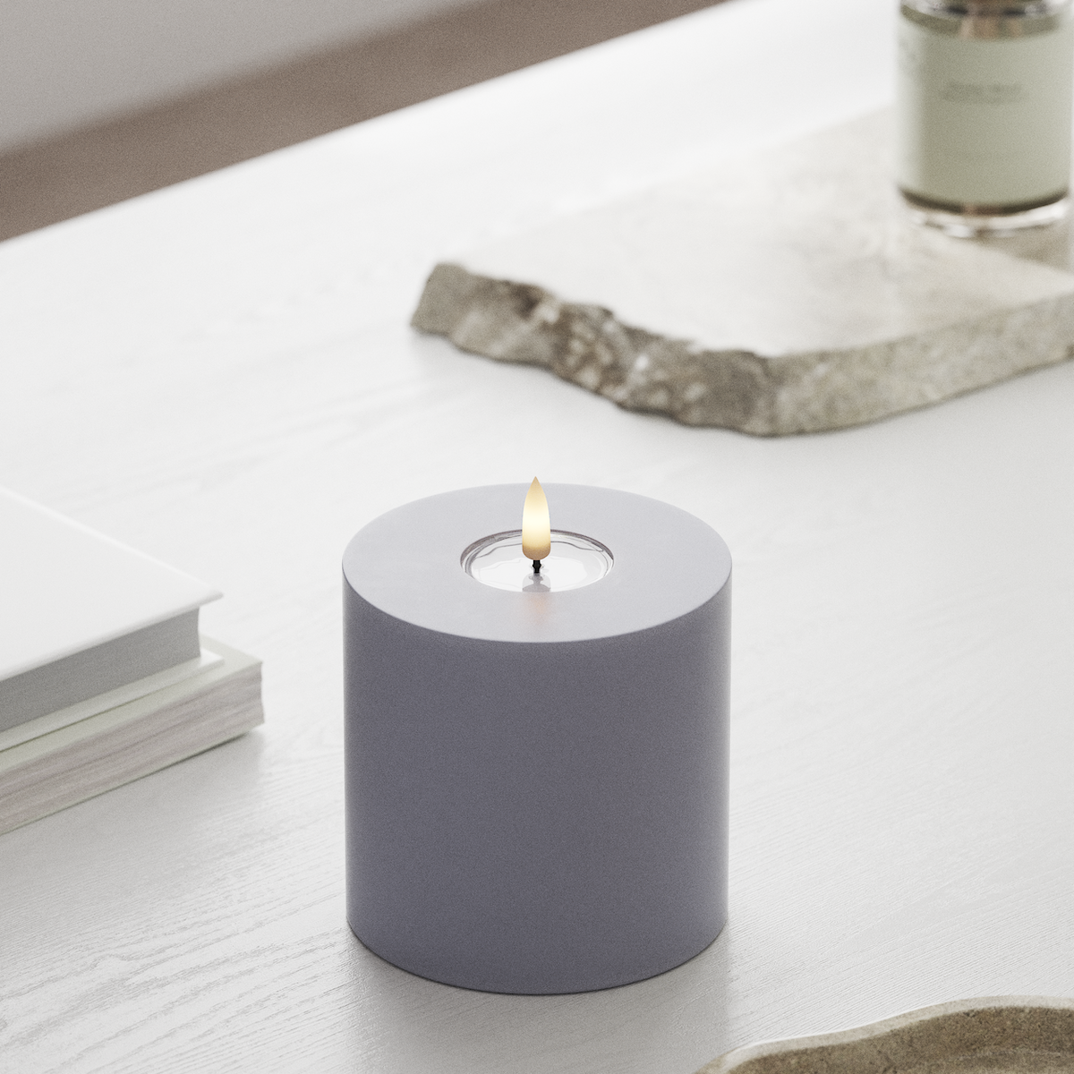 deluxe-homeart-blockkerzen-led-kerze-10x10-cm-mist-blue-real-flame image 3