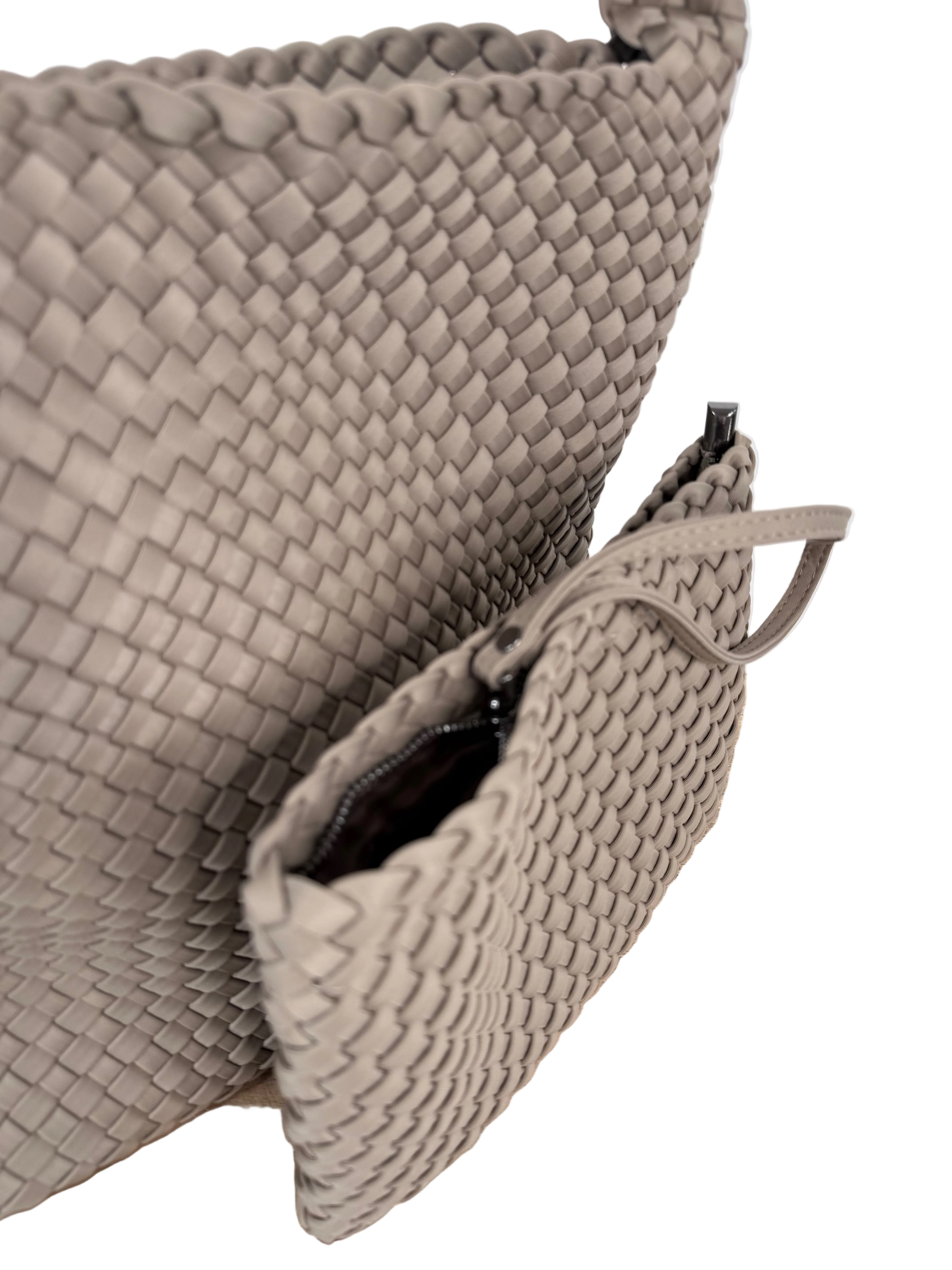 neopren-handtasche-taupe-geflochten-klein-schulterriemen-tote image 4