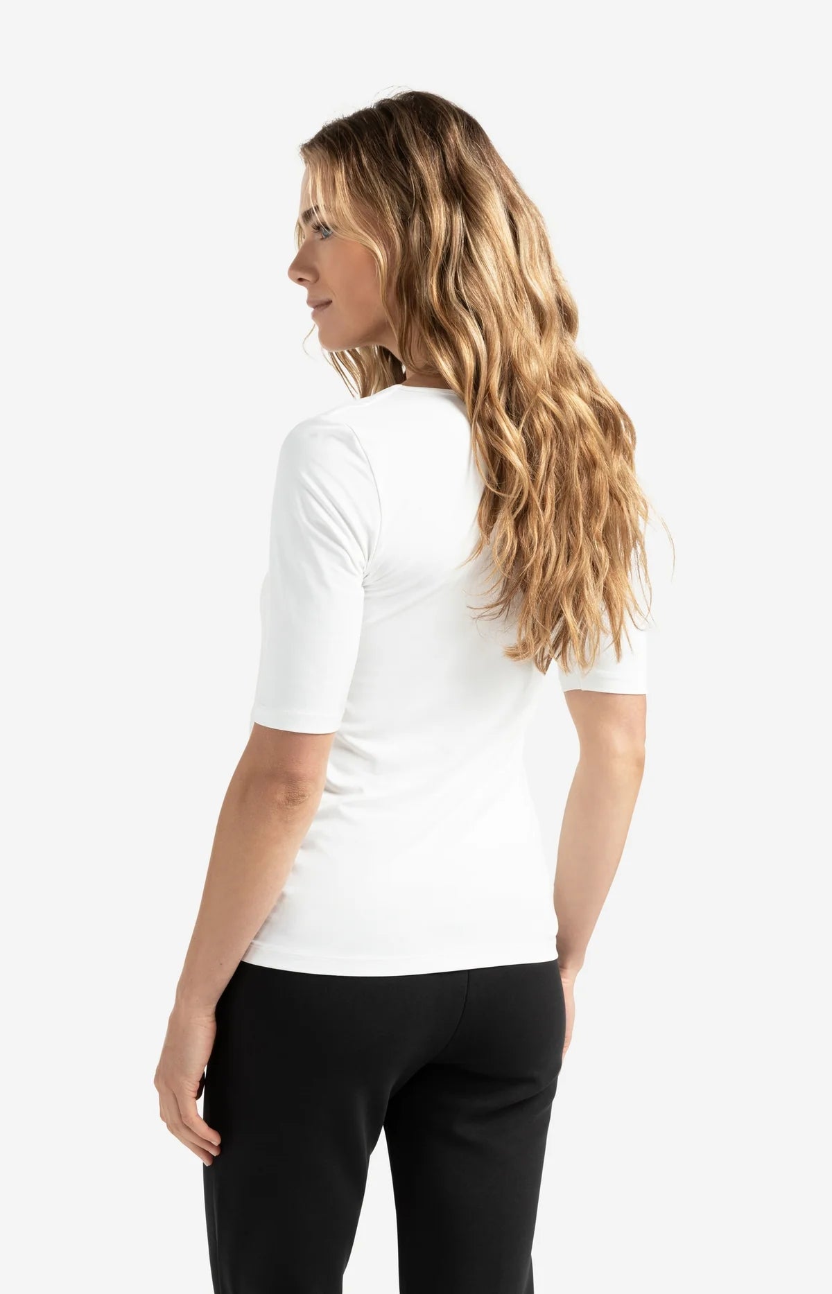 yaya-basic-t-shirt-v-ausschnitt-offwhite-tailliert image 3
