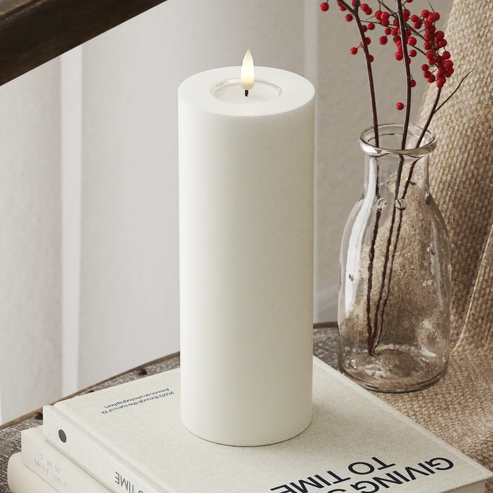 deluxe-homeart-blockkerzen-led-kerze-7-5x20cm-wei-real-flame image 1