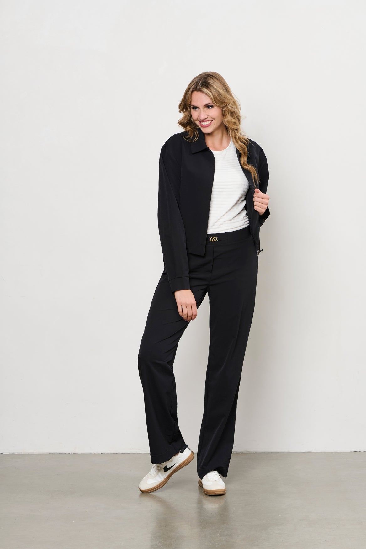 co-woman-paloma-kurzjacke-travel-schwarz-elastisch image 3