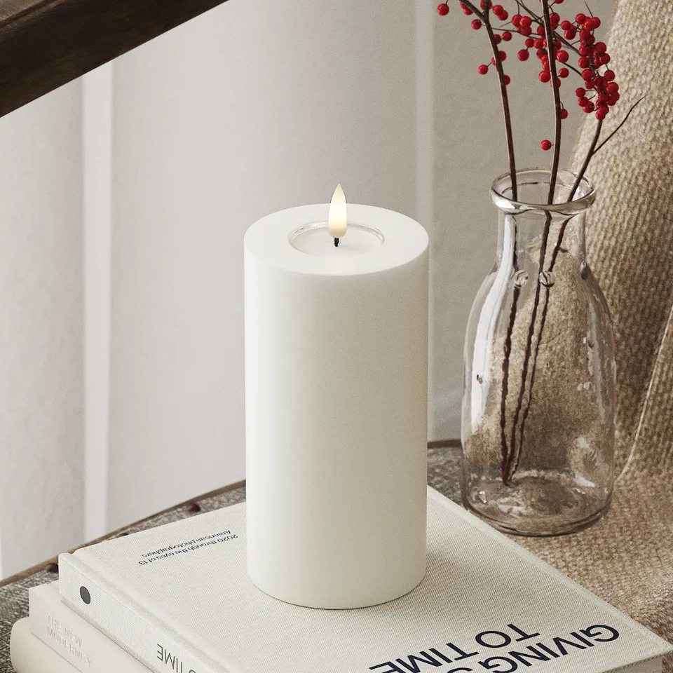 deluxe-homeart-blockkerzen-led-kerze-7-5x15-cm-wei-real-flame image 1