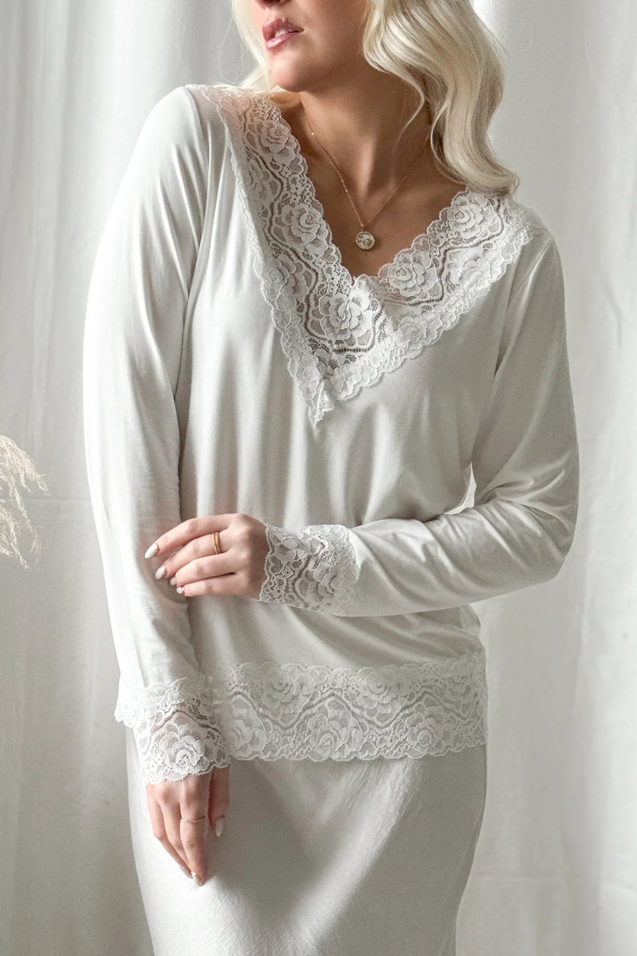 bypias-shirt-divine-bambus-langarmshirt-wei-spitze image 3