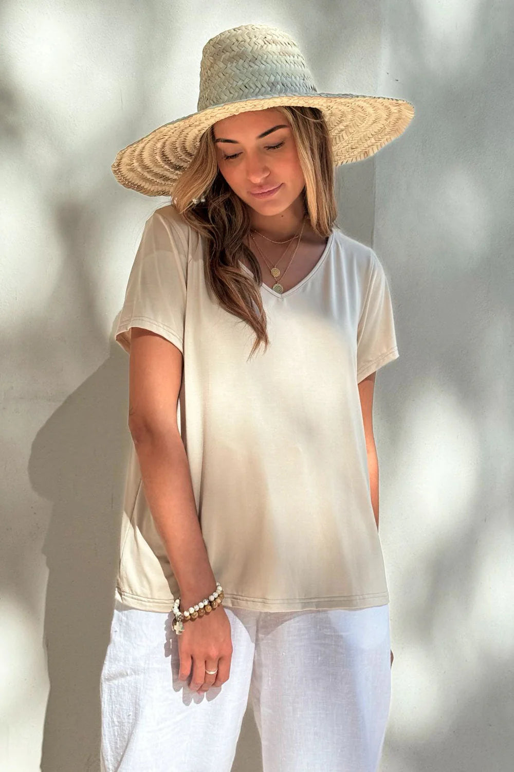bypias-daily-bambus-t-shirt-damen-beige-s-m-v-ausschnitt image 2