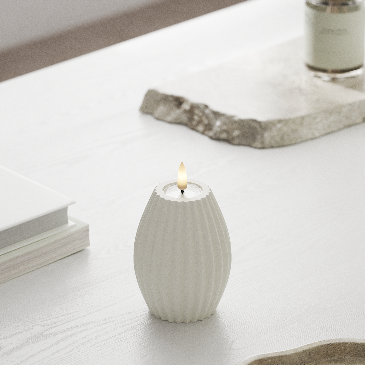 deluxe-homeart-rillenkerzen-led-kerze-7-5x10-cm-wei-real-flame image 3