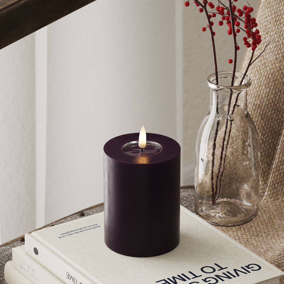deluxe-homeart-blockkerzen-led-kerze-7-5x10-cm-dunkellila-real-flame image 1