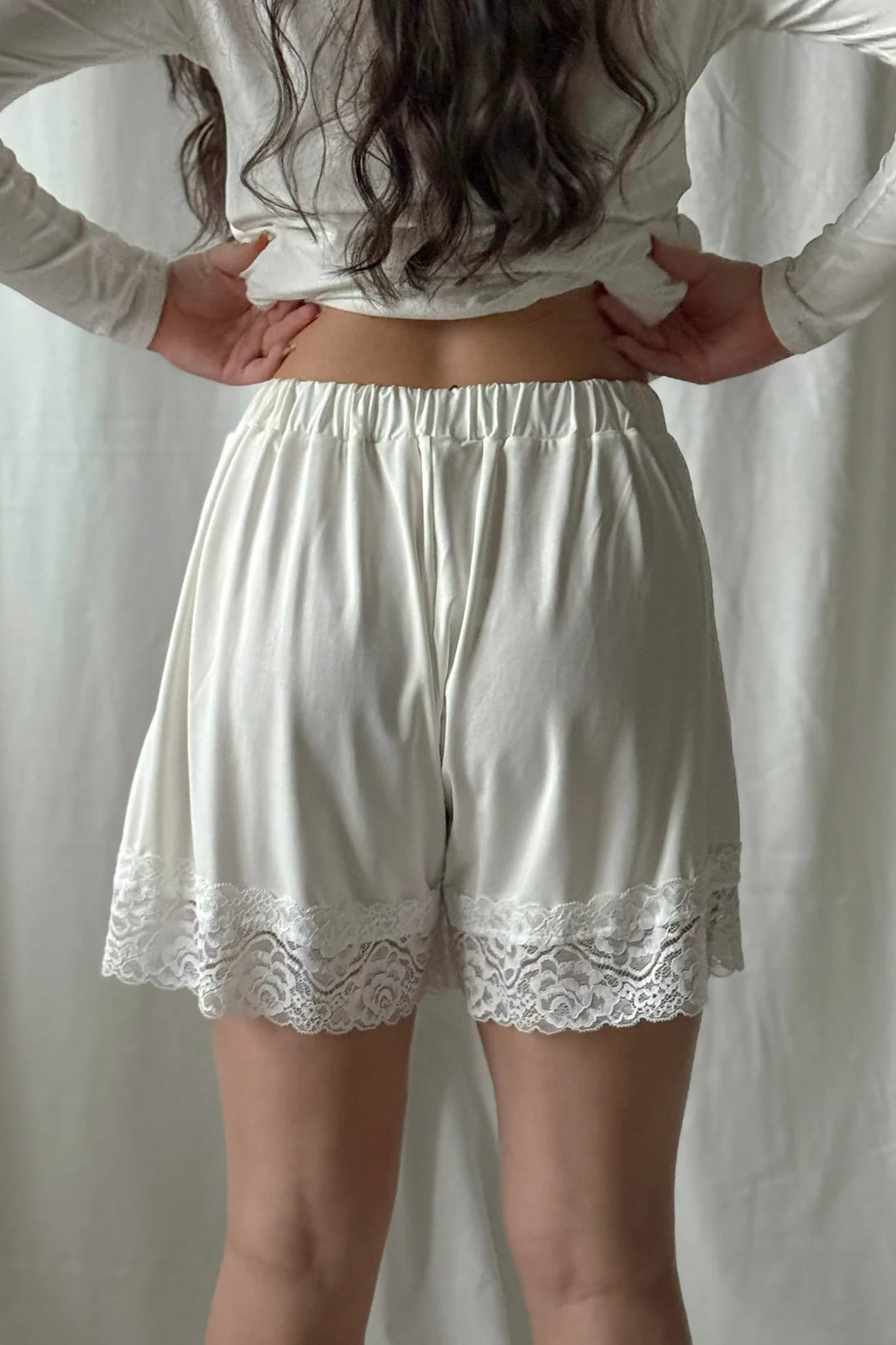 bypias-lace-bambus-shorts-damen-wei-spitze image 3
