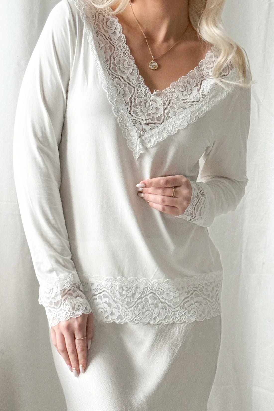 bypias-shirt-divine-bambus-langarmshirt-wei-spitze image 1