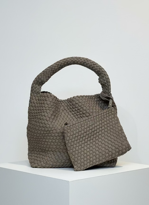 ein-st-ck-vom-gl-ck-neopren-tote-bag-taupe-mit-clutch image 2