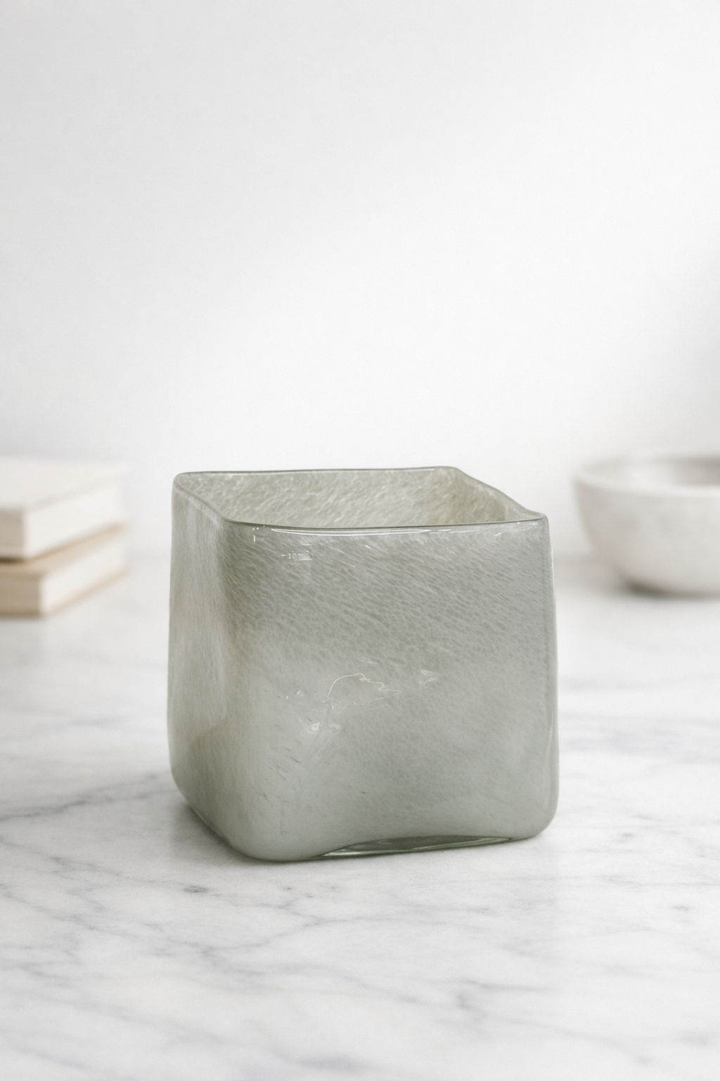 glasvase-sandgrau-16-cm-square-vase-windlicht-strukturglas image 2