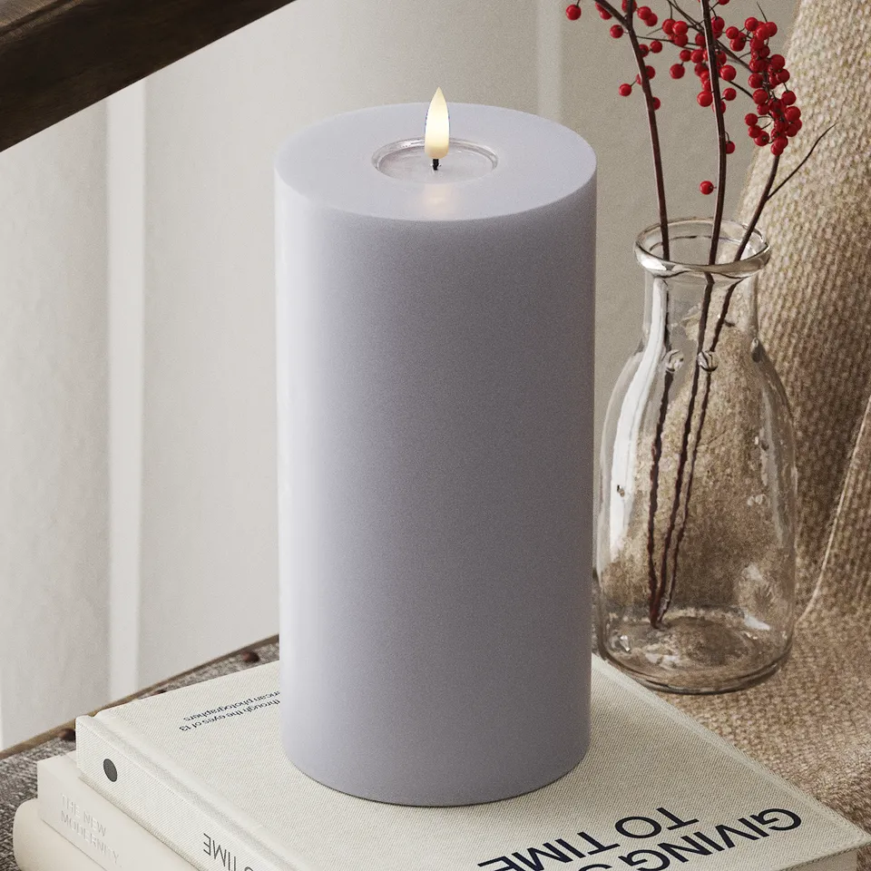 deluxe-homeart-blockkerzen-10x20-cm-led-kerze-mist-blue-real-flame image 1